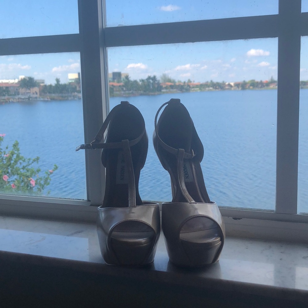 Heels - Picture 2 of 3